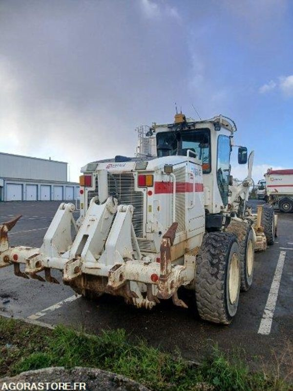 NIVEULEUSE - CATERPILLAR - 120M - 2011 - 12600H - Niveleuse: photos 4 NIVEULEUSE - CATERPILLAR - 120M - 2011 - 12600H - Niveleuse: photos 4