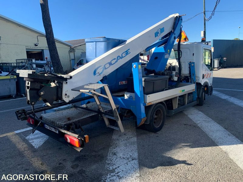 Nacelle élévatrice - 2013 - SOCAGE - Nissan - Cabstar - 91 757 kms - CZ 601 NP - Fourgon utilitaire: photos 4 Nacelle élévatrice - 2013 - SOCAGE - Nissan - Cabstar - 91 757 kms - CZ 601 NP - Fourgon utilitaire: photos 4