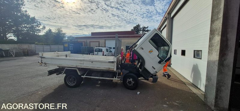 Nissan Cabstar - Utilitaire benne: photos 4 Nissan Cabstar - Utilitaire benne: photos 4