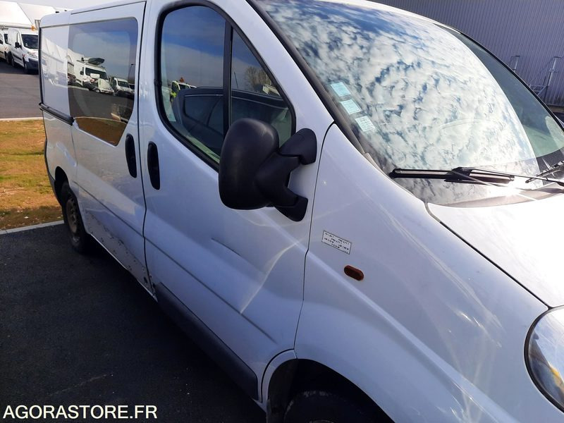 OPEL VIVARO - 2011 - 112 800KM - Fourgon utilitaire: photos 4 OPEL VIVARO - 2011 - 112 800KM - Fourgon utilitaire: photos 4