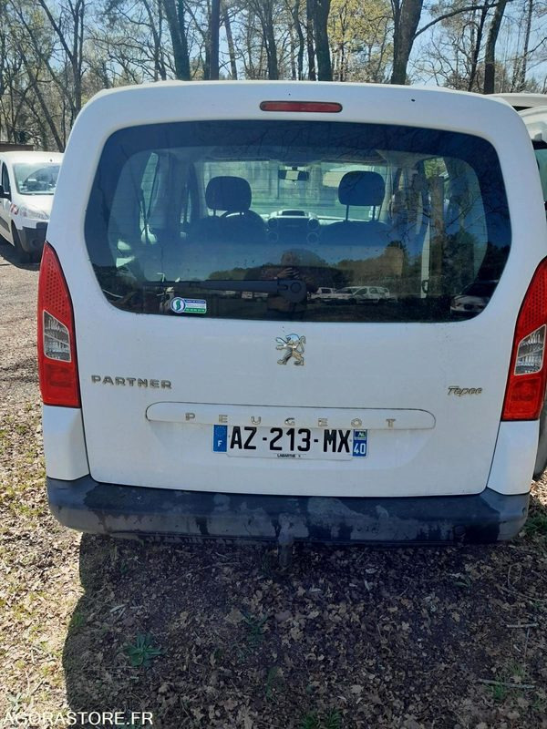 PARTNER TEPEE II 1,6 Hdi 110 FAP LOISIRS - 258846 - 2010 - Voiture: photos 2 PARTNER TEPEE II 1,6 Hdi 110 FAP LOISIRS - 258846 - 2010 - Voiture: photos 2