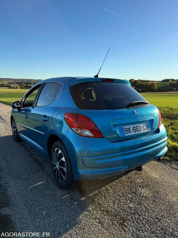 PEUGEOT 207 FULL OPTIONS DIESEL 1.6 HDI 90 CV - ANNEE 2011 - Voiture: photos 2 PEUGEOT 207 FULL OPTIONS DIESEL 1.6 HDI 90 CV - ANNEE 2011 - Voiture: photos 2
