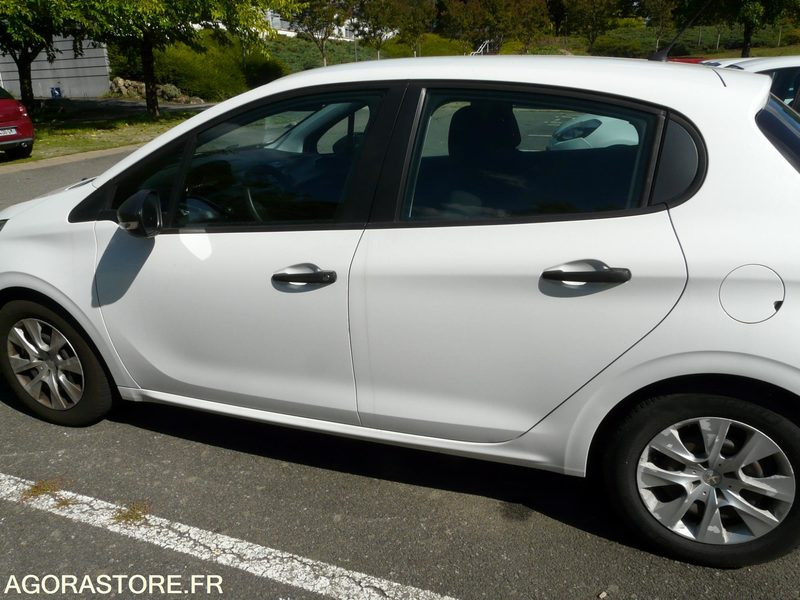 PEUGEOT 208 DX201CZ - Voiture: photos 4 PEUGEOT 208 DX201CZ - Voiture: photos 4