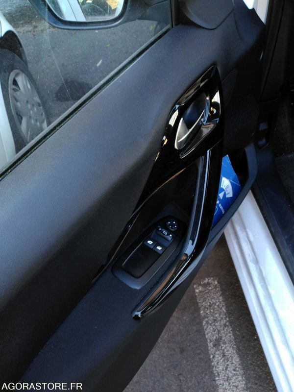 PEUGEOT 208 - Voiture: photos 5 PEUGEOT 208 - Voiture: photos 5