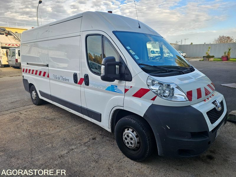 PEUGEOT BOXER - 2013 - 65748KM - CX252KC - Fourgon utilitaire: photos 2 PEUGEOT BOXER - 2013 - 65748KM - CX252KC - Fourgon utilitaire: photos 2