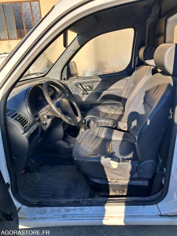 Fourgonnette PEUGEOT PARTNER BENNE: photos 6