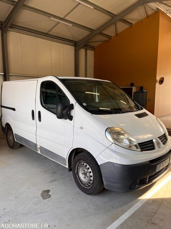 PRIX TTC 0%TVA - RENAULT TRAFIC 2008 2.0 DCI 214.000KM MOTEUR ECHANGE STANDARD - Fourgon utilitaire: photos 2 PRIX TTC 0%TVA - RENAULT TRAFIC 2008 2.0 DCI 214.000KM MOTEUR ECHANGE STANDARD - Fourgon utilitaire: photos 2
