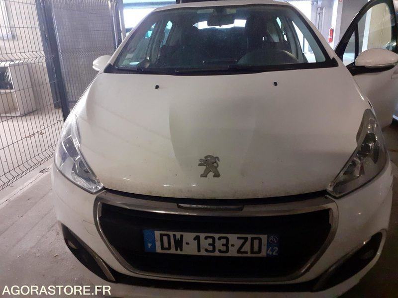 Peugeot 208 - 2015 - 195014kms - Voiture: photos 1 Peugeot 208 - 2015 - 195014kms - Voiture: photos 1