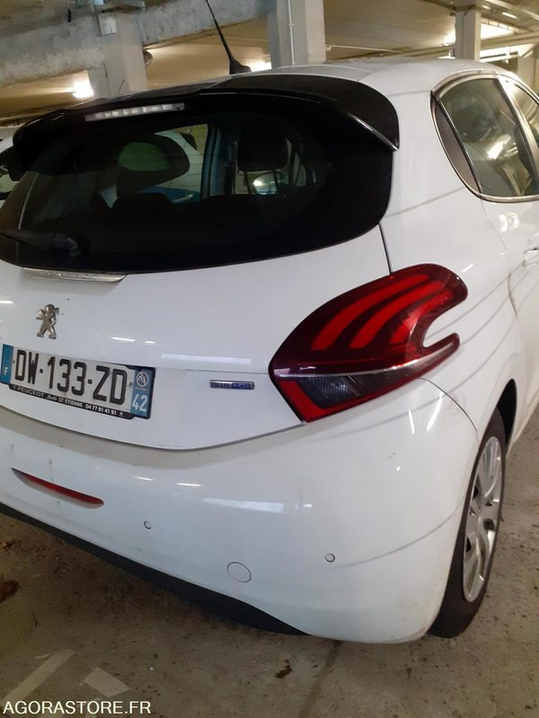 Peugeot 208 - 2015 - 195014kms - Voiture: photos 4 Peugeot 208 - 2015 - 195014kms - Voiture: photos 4