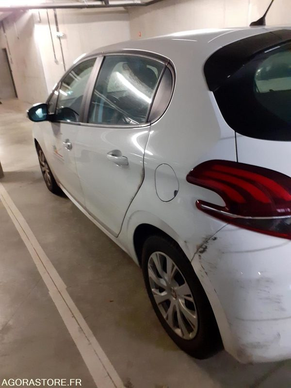 Peugeot 208 - 2015 - 210947kms - Voiture: photos 3 Peugeot 208 - 2015 - 210947kms - Voiture: photos 3