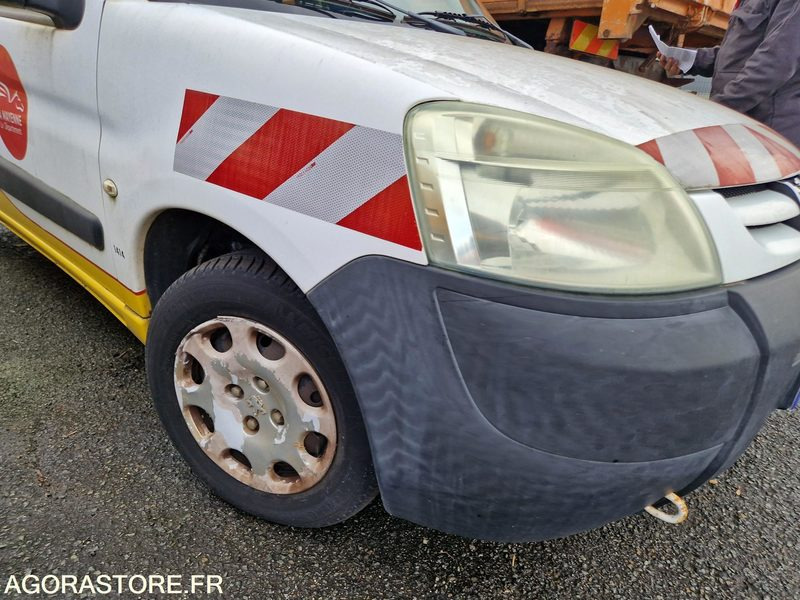 Peugeot Partner - 234876 -2006 - 1169TB53 - Voiture: photos 5 Peugeot Partner - 234876 -2006 - 1169TB53 - Voiture: photos 5