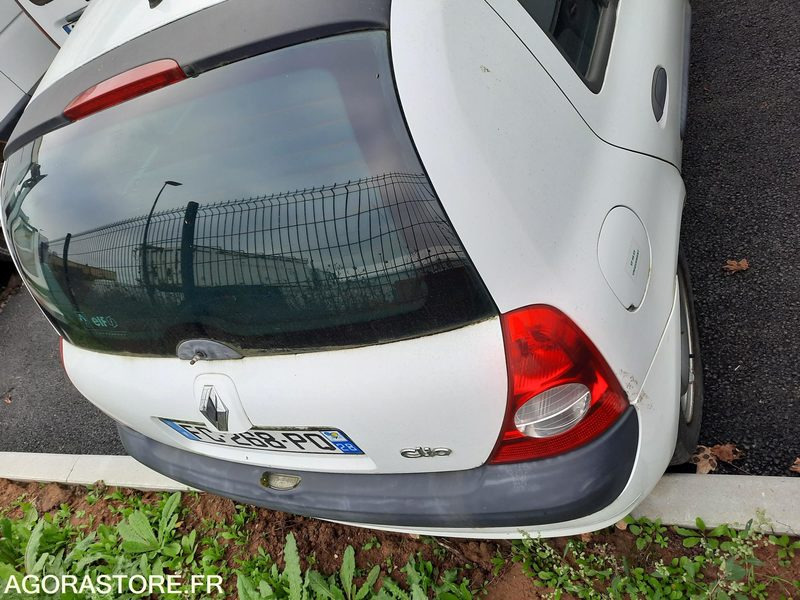 RENAULT CLIO - 2004 - 77850KM - Voiture: photos 4 RENAULT CLIO - 2004 - 77850KM - Voiture: photos 4