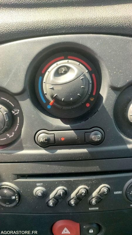 RENAULT CLIO - 2008 - 182854kms - Voiture: photos 5 RENAULT CLIO - 2008 - 182854kms - Voiture: photos 5