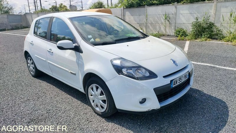 RENAULT CLIO - 2010 - 196673kms - Voiture: photos 3 RENAULT CLIO - 2010 - 196673kms - Voiture: photos 3