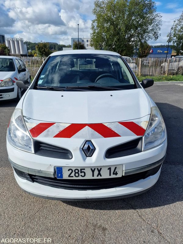 RENAULT CLIO 3 - LOT N°1 - Voiture: photos 2 RENAULT CLIO 3 - LOT N°1 - Voiture: photos 2