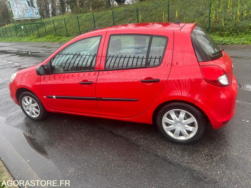 RENAULT - CLIO III (1.5 DCI) - DIESEL - 212000 kms - année 2013 - Voiture: photos 2 RENAULT - CLIO III (1.5 DCI) - DIESEL - 212000 kms - année 2013 - Voiture: photos 2