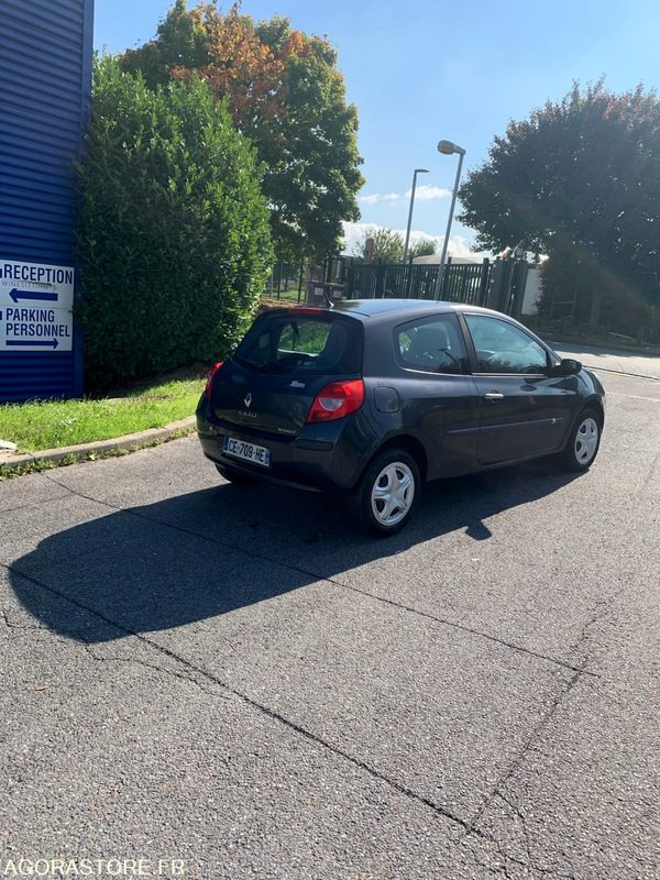 RENAULT CLIO III 16V 2006 238000 KM - Voiture: photos 3 RENAULT CLIO III 16V 2006 238000 KM - Voiture: photos 3