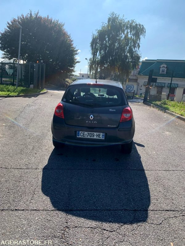 RENAULT CLIO III 16V 2006 238000 KM - Voiture: photos 4 RENAULT CLIO III 16V 2006 238000 KM - Voiture: photos 4
