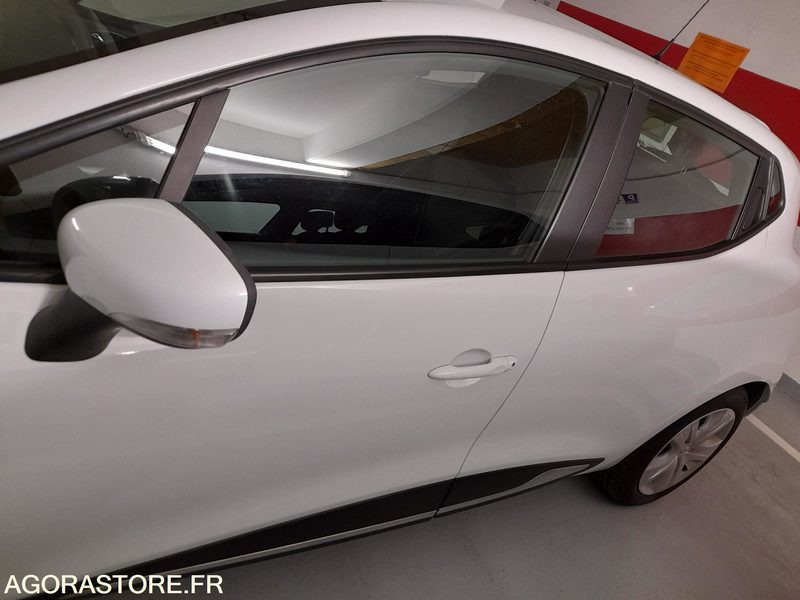 RENAULT CLIO IV - ZEN 09E E5 - 83985kms - 2013 - Voiture: photos 4 RENAULT CLIO IV - ZEN 09E E5 - 83985kms - 2013 - Voiture: photos 4