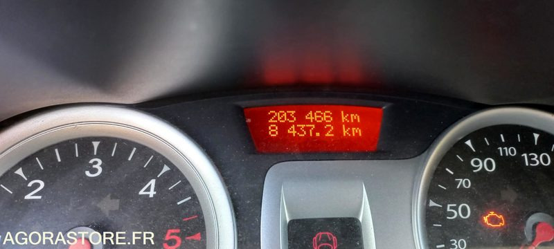 RENAULT CLIO SOCIETE de 2011 - 203 500 km (R30359) - Voiture: photos 5 RENAULT CLIO SOCIETE de 2011 - 203 500 km (R30359) - Voiture: photos 5