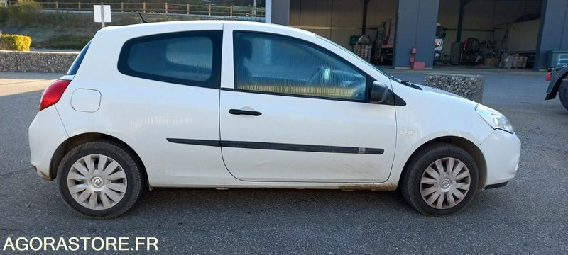 RENAULT CLIO SOCIETE de 2011 - 203 500 km (R30359) - Voiture: photos 1 RENAULT CLIO SOCIETE de 2011 - 203 500 km (R30359) - Voiture: photos 1