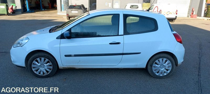 RENAULT CLIO SOCIETE de 2011 - 203 500 km (R30359) - Voiture: photos 4 RENAULT CLIO SOCIETE de 2011 - 203 500 km (R30359) - Voiture: photos 4