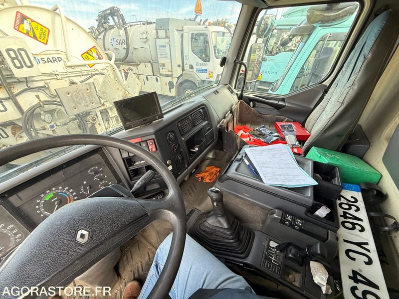 RENAULT HYDROCUREUR ADR 2646-YC-49 VENTE EXPORT EXCLUSIVEMENT - Camion vidangeur: photos 4 RENAULT HYDROCUREUR ADR 2646-YC-49 VENTE EXPORT EXCLUSIVEMENT - Camion vidangeur: photos 4