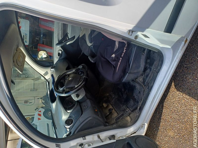 RENAULT KANGOO / REF SCP : 957 - Fourgon utilitaire: photos 4 RENAULT KANGOO / REF SCP : 957 - Fourgon utilitaire: photos 4