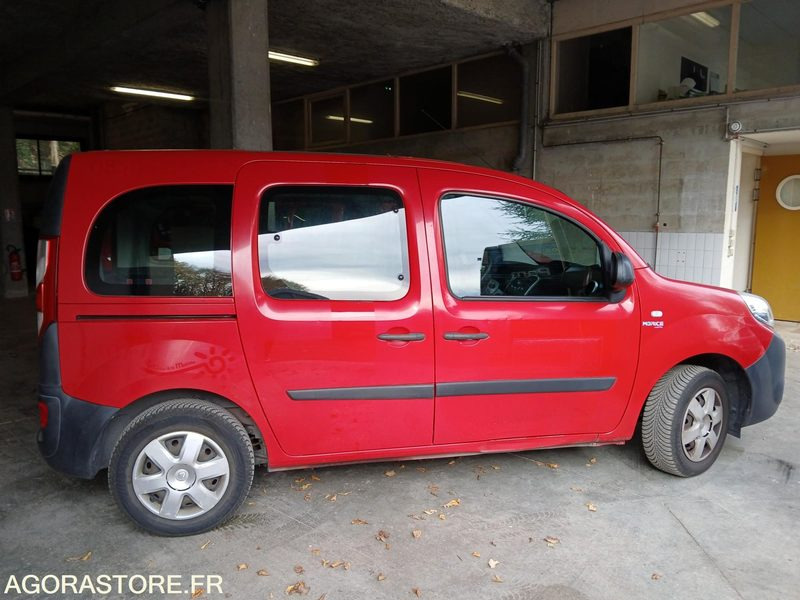 RENAULT KANGOO TPMR N°150546 - Bus scolaire: photos 1 RENAULT KANGOO TPMR N°150546 - Bus scolaire: photos 1