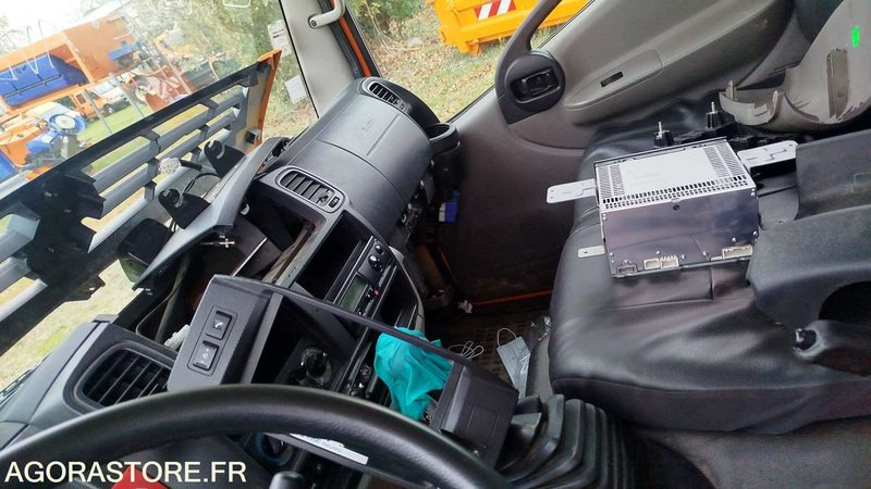 RENAULT MAXITY POUR PIECES - 2013 - 143000km - DA887DA - Utilitaire benne: photos 3 RENAULT MAXITY POUR PIECES - 2013 - 143000km - DA887DA - Utilitaire benne: photos 3