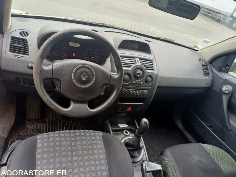 RENAULT MEGANE -152 169 KM - 2008 - BR-526-KR - Voiture: photos 2 RENAULT MEGANE -152 169 KM - 2008 - BR-526-KR - Voiture: photos 2
