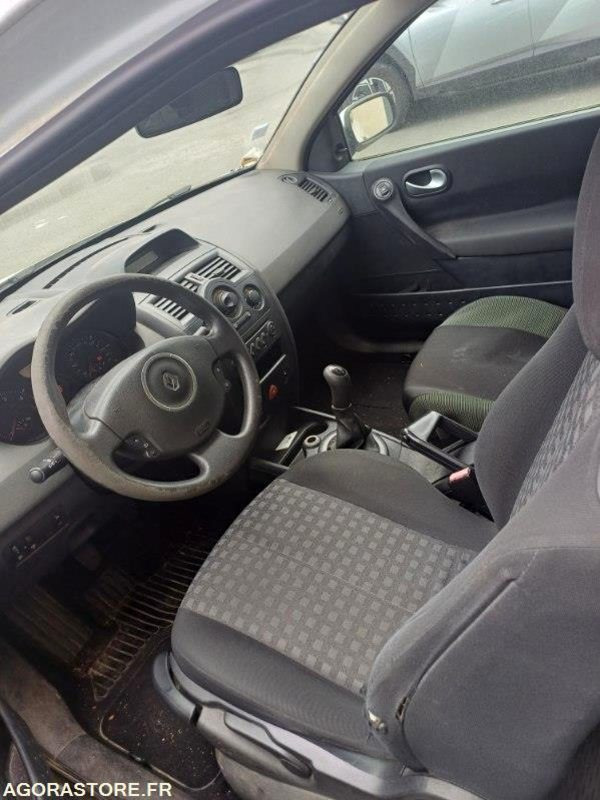 RENAULT MEGANE -152 169 KM - 2008 - BR-526-KR - Voiture: photos 1 RENAULT MEGANE -152 169 KM - 2008 - BR-526-KR - Voiture: photos 1