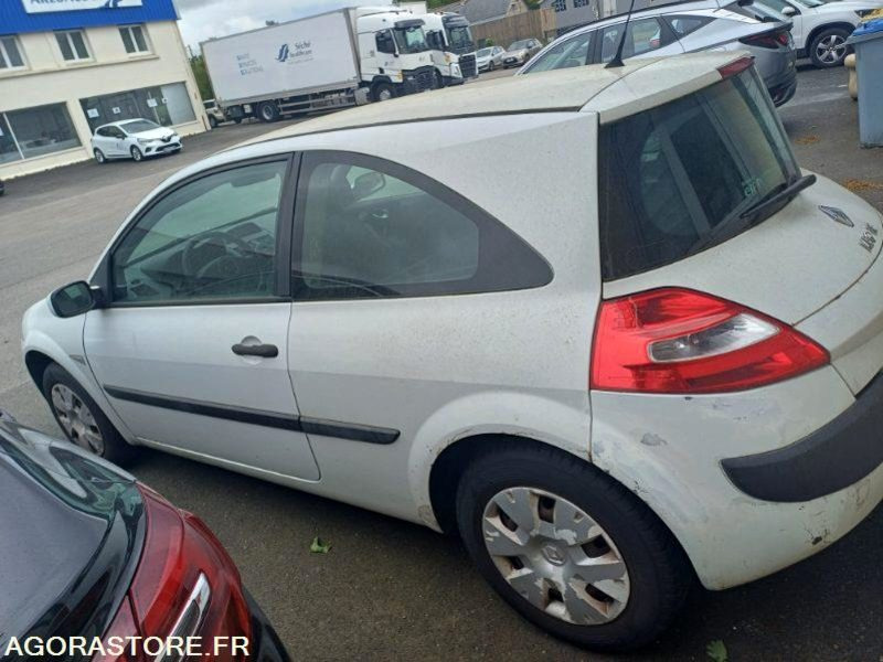 RENAULT MEGANE -152 169 KM - 2008 - BR-526-KR - Voiture: photos 5 RENAULT MEGANE -152 169 KM - 2008 - BR-526-KR - Voiture: photos 5
