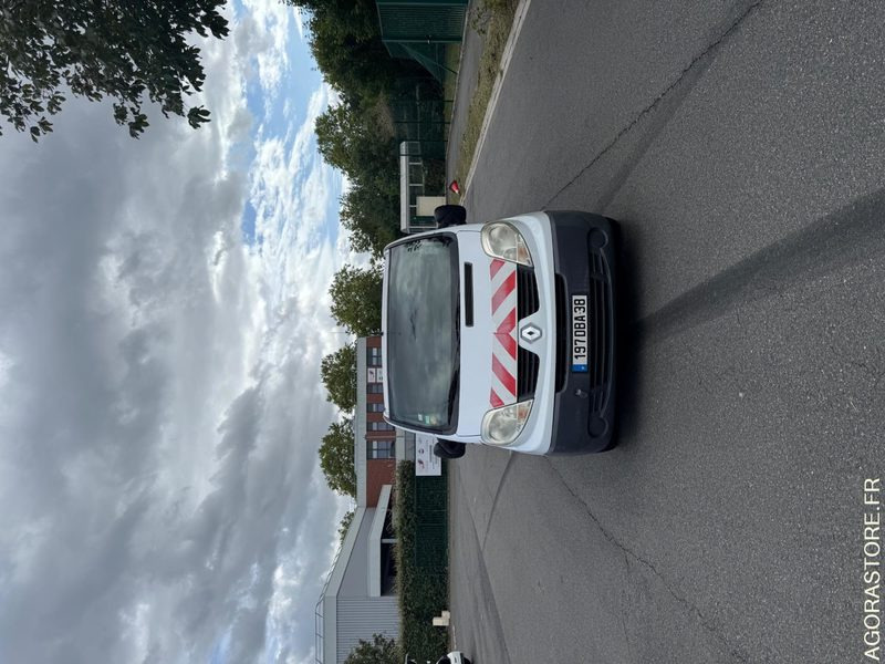 RENAULT TRAFIC 156 000 KM - Fourgon utilitaire: photos 1 RENAULT TRAFIC 156 000 KM - Fourgon utilitaire: photos 1