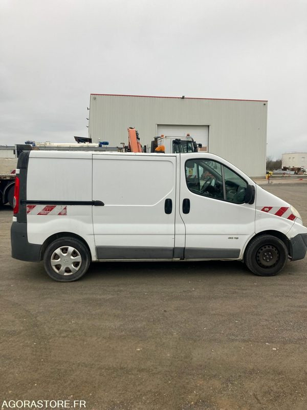RENAULT TRAFIC diesel - Année 2013 - 376.300km - Fourgon utilitaire: photos 5 RENAULT TRAFIC diesel - Année 2013 - 376.300km - Fourgon utilitaire: photos 5