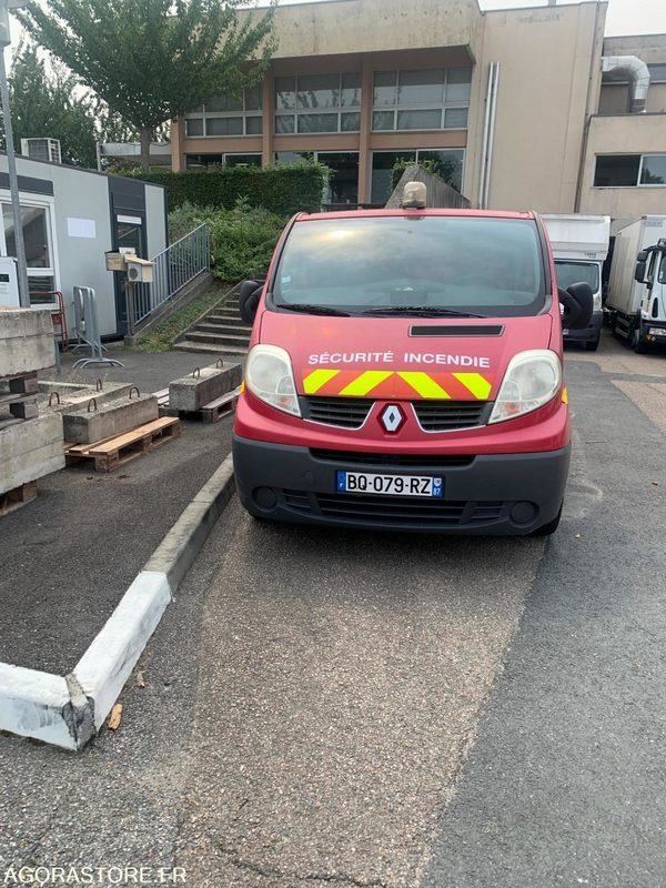 RENAULT Trafic II Fourgon Phase 2 L1H1 2.0 dCi 16V 90 cv - Fourgon utilitaire: photos 1 RENAULT Trafic II Fourgon Phase 2 L1H1 2.0 dCi 16V 90 cv - Fourgon utilitaire: photos 1