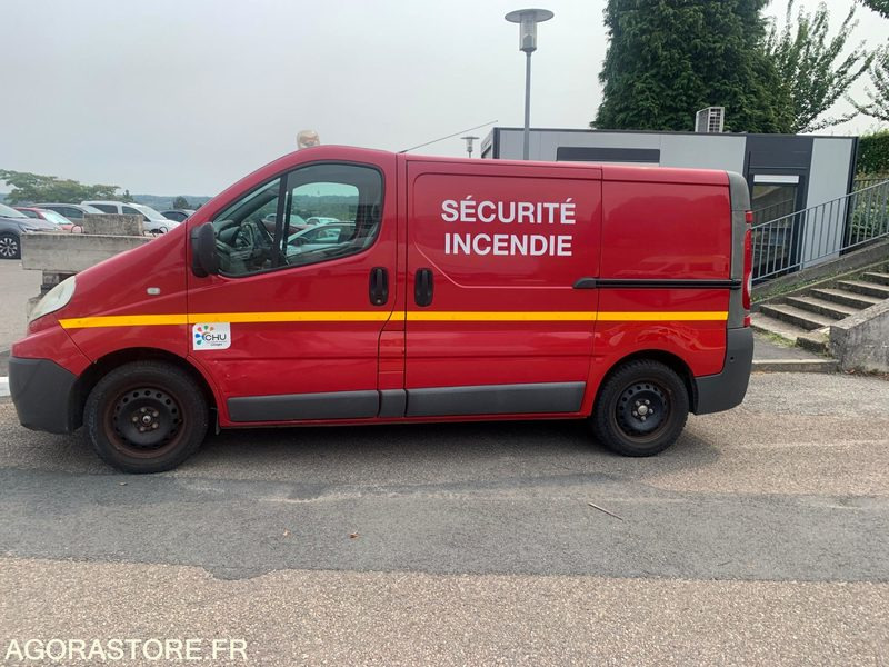 RENAULT Trafic II Fourgon Phase 2 L1H1 2.0 dCi 16V 90 cv - Fourgon utilitaire: photos 3 RENAULT Trafic II Fourgon Phase 2 L1H1 2.0 dCi 16V 90 cv - Fourgon utilitaire: photos 3