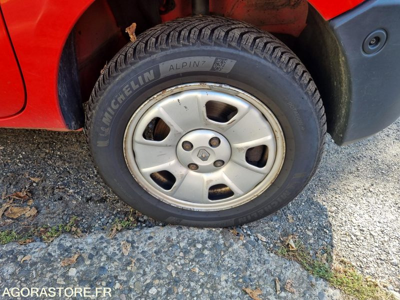 Reanult Kangoo 4x4 - 7353 XZ 63 - 2005 - Fourgonnette: photos 5 Reanult Kangoo 4x4 - 7353 XZ 63 - 2005 - Fourgonnette: photos 5