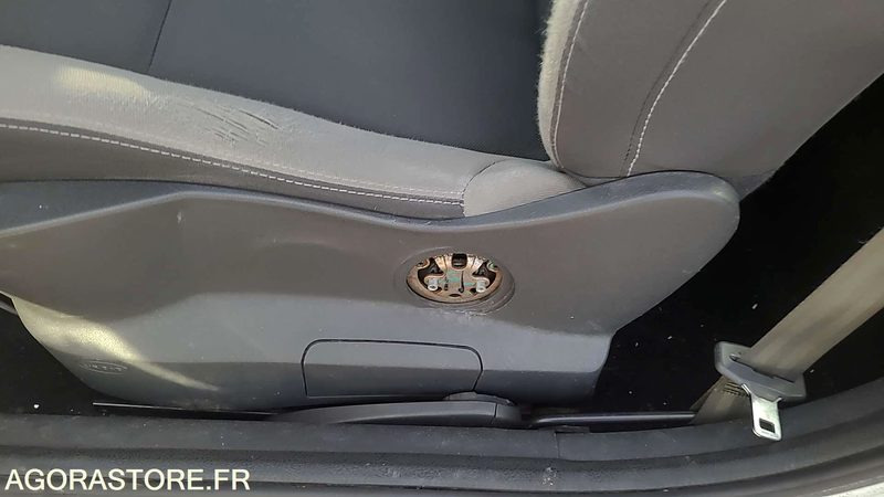 Renault Clio - 2012 - 248657kms - CC553YS - Voiture: photos 4 Renault Clio - 2012 - 248657kms - CC553YS - Voiture: photos 4