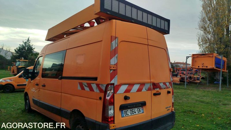 Renault Master 2.3 DCI - 2010 - 327332km - BC064GK - Fourgon utilitaire: photos 4 Renault Master 2.3 DCI - 2010 - 327332km - BC064GK - Fourgon utilitaire: photos 4