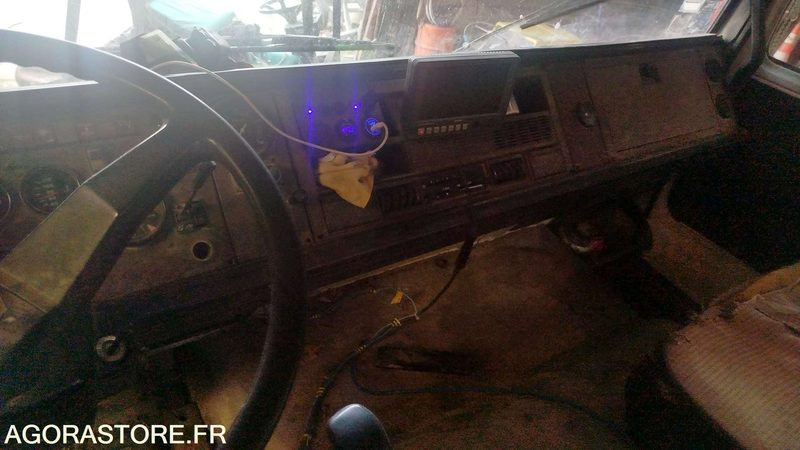 Renault Poids lourd G230 - 1985 - 564616KM - Camion ampliroll: photos 5 Renault Poids lourd G230 - 1985 - 564616KM - Camion ampliroll: photos 5