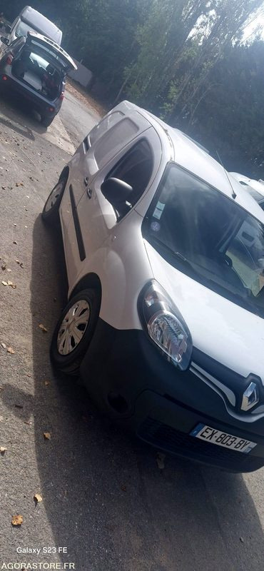 Renault kangoo 1.2 tce 115 cv 93121 kms Annee 2018 Clim Gps - Fourgonnette: photos 3 Renault kangoo 1.2 tce 115 cv 93121 kms Annee 2018 Clim Gps - Fourgonnette: photos 3