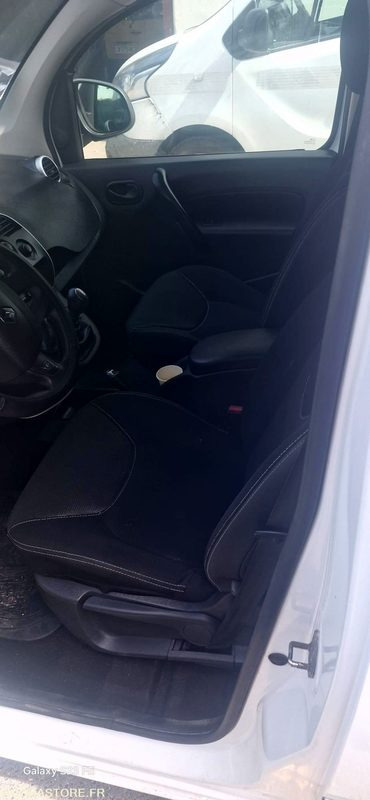 Renault kangoo 1.2 tce 115 cv 93121 kms Annee 2018 Clim Gps - Fourgonnette: photos 5 Renault kangoo 1.2 tce 115 cv 93121 kms Annee 2018 Clim Gps - Fourgonnette: photos 5