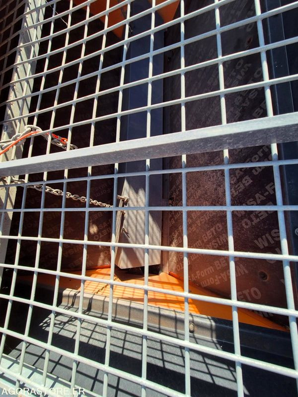 SALEUSE EPOKE S-2300 E 2000 AVEC MOTEUR AUXILIAIRE - Matériel de jardinage: photos 5 SALEUSE EPOKE S-2300 E 2000 AVEC MOTEUR AUXILIAIRE - Matériel de jardinage: photos 5