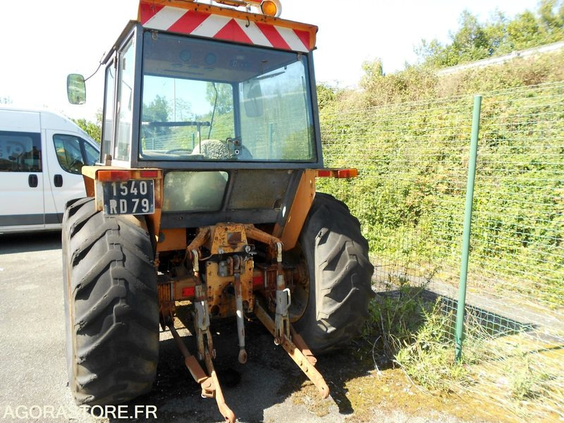 TRACTEUR RENAULT 652 - Tracteur communal: photos 2 TRACTEUR RENAULT 652 - Tracteur communal: photos 2