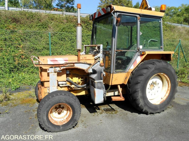 TRACTEUR RENAULT 652 - Tracteur communal: photos 1 TRACTEUR RENAULT 652 - Tracteur communal: photos 1