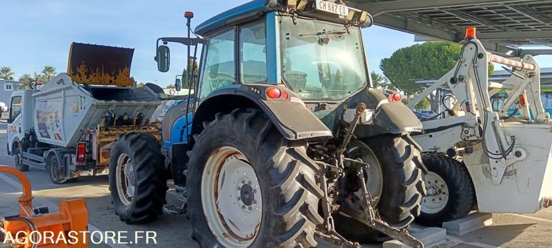 TRACTEUR VALTRA N101H CH-682-EQ 8575H AM 2007 - Tracteur agricole: photos 4 TRACTEUR VALTRA N101H CH-682-EQ 8575H AM 2007 - Tracteur agricole: photos 4