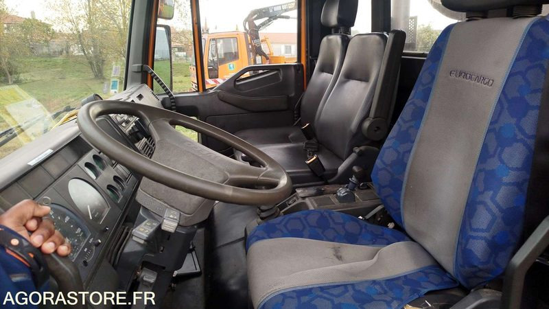 Iveco 180E24 - 2003 - 251793km - 126BCA31 - Tracteur routier: photos 4 Iveco 180E24 - 2003 - 251793km - 126BCA31 - Tracteur routier: photos 4