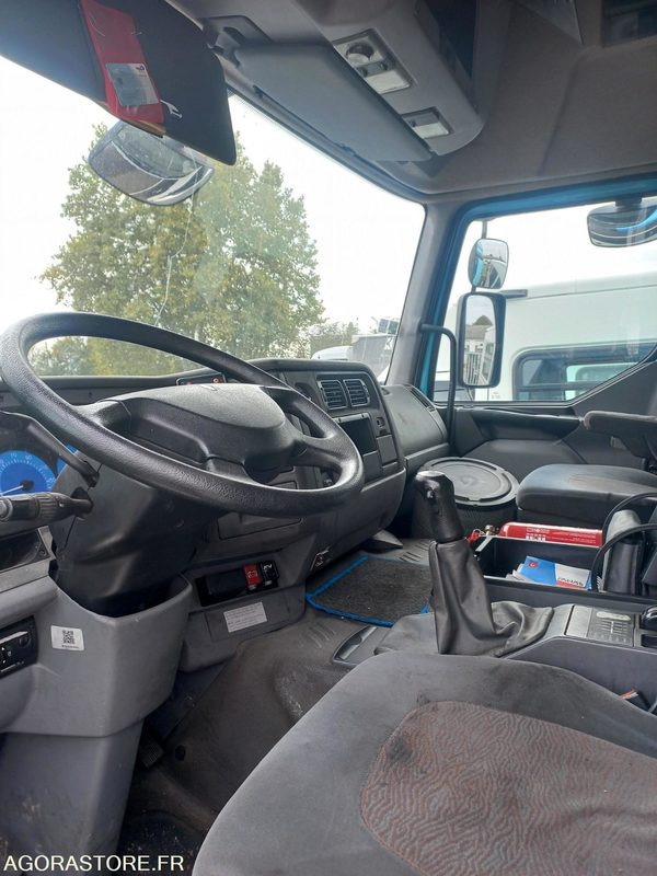 TRACTEUR RENAULT TRUCKS AVEC POMPE DK258VR (vente uniquement export) - Tracteur routier: photos 4 TRACTEUR RENAULT TRUCKS AVEC POMPE DK258VR (vente uniquement export) - Tracteur routier: photos 4