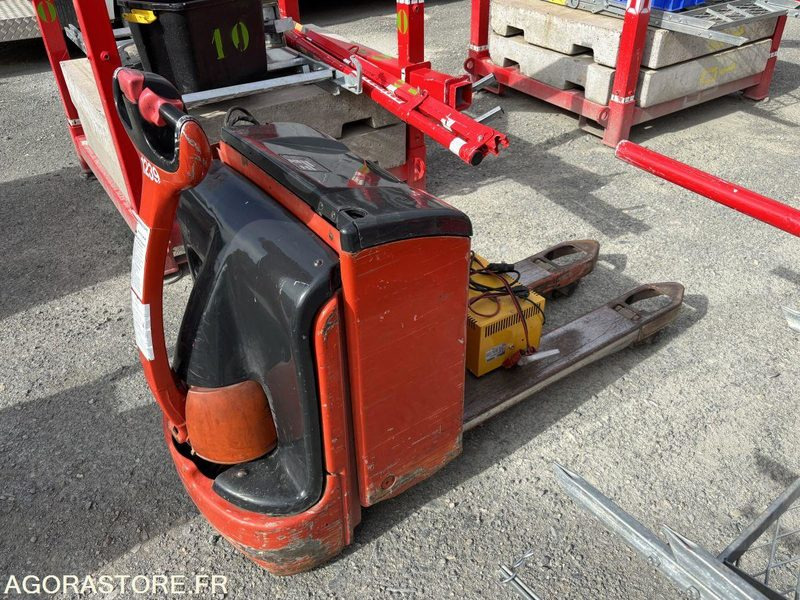 Transpalette électrique 1800kg Fenwick T18 - Transpalette: photos 3 Transpalette électrique 1800kg Fenwick T18 - Transpalette: photos 3